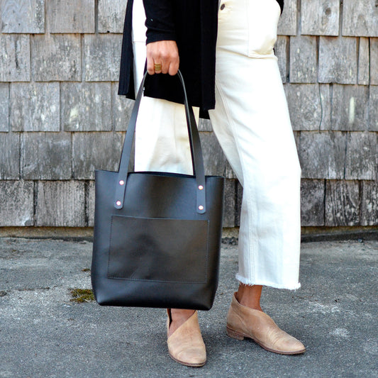 Medium Classic Tote - Black Leather