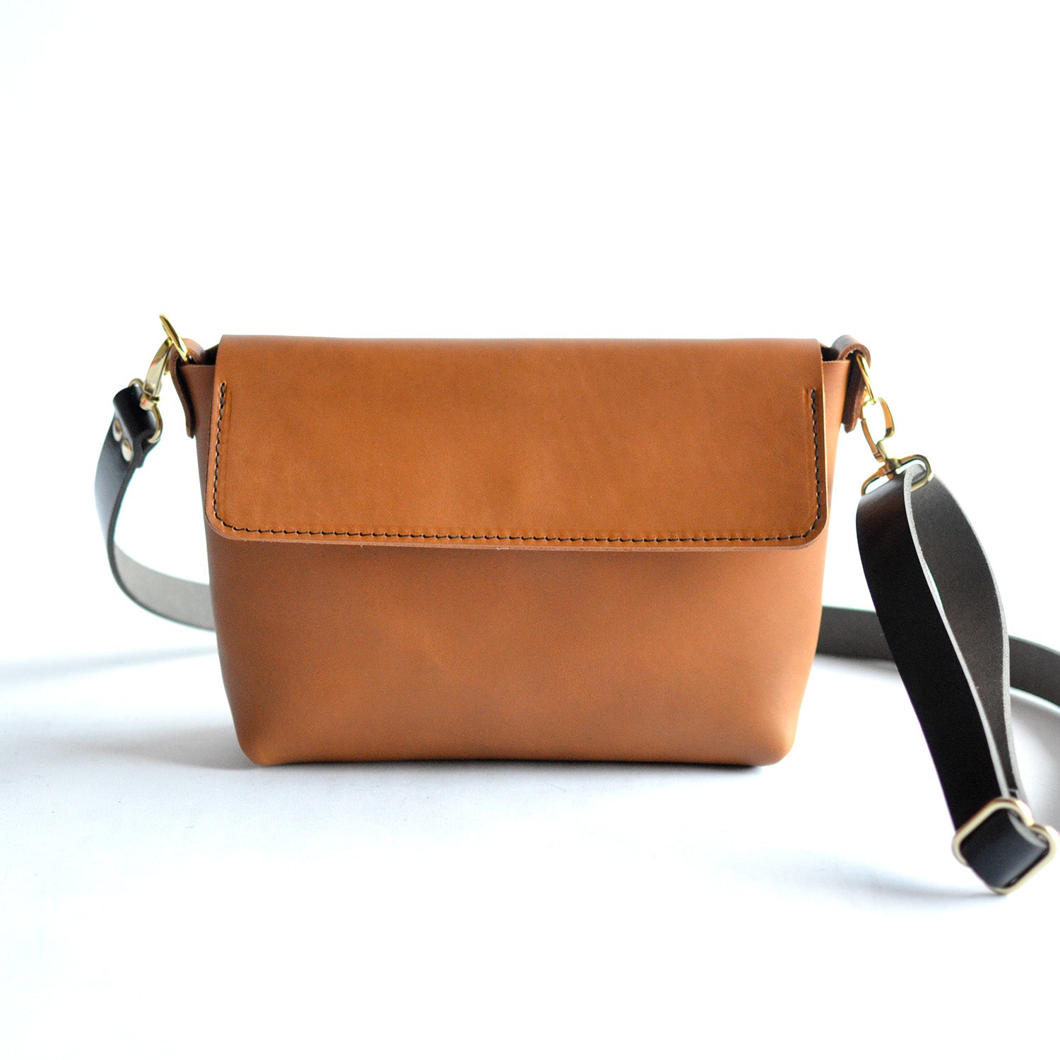 Harlow clearance messenger bag