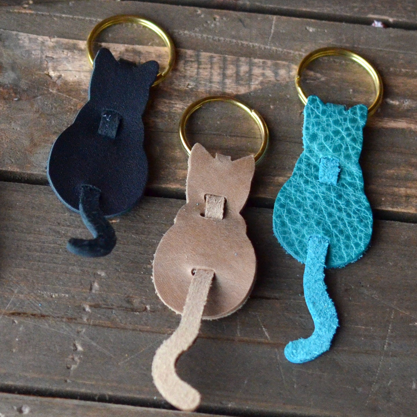 Cat Leather Keychain – Handcrafted Full-Grain Leather