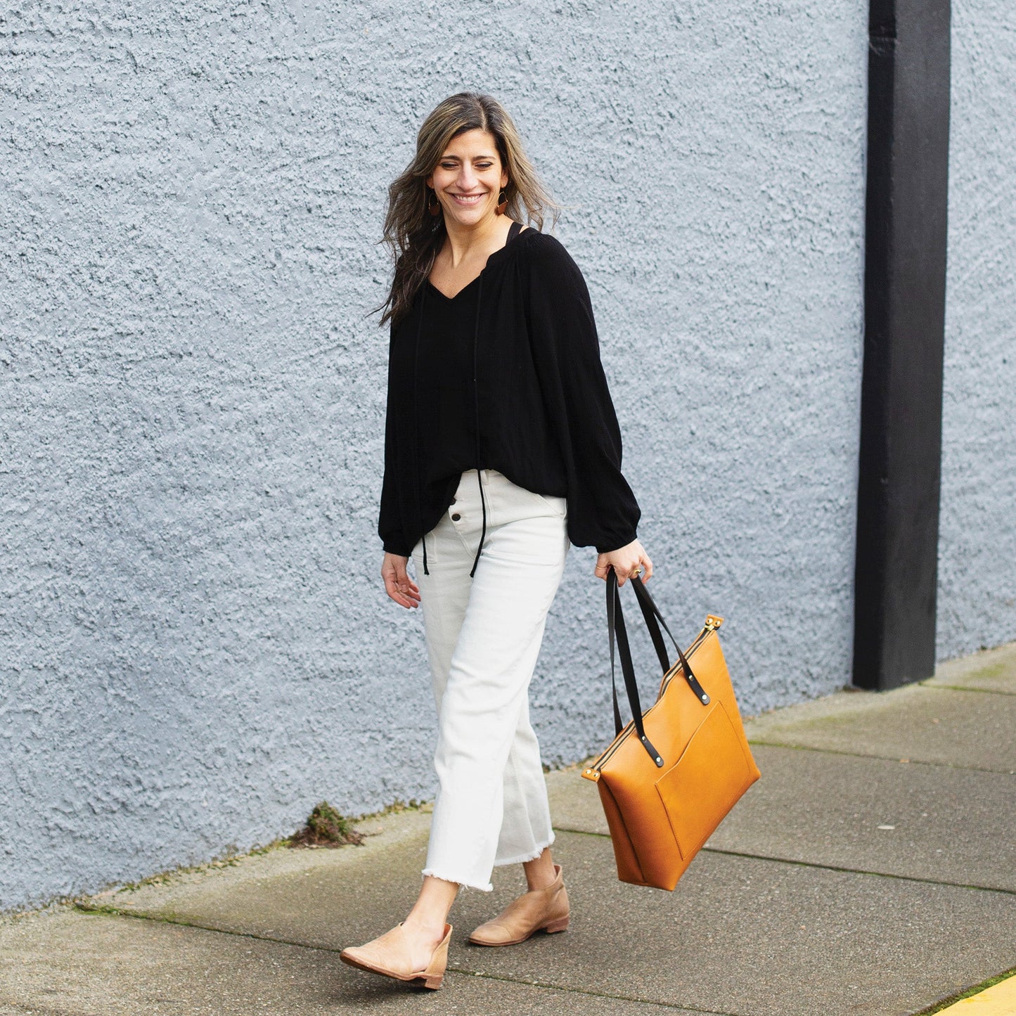 Large Classic Tote - Navy Blue Leather